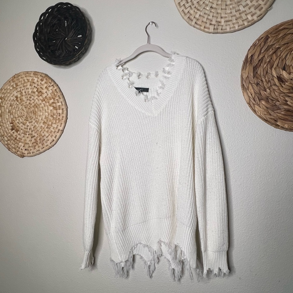 Leani Women's Frayed V-Neck Sweater - White